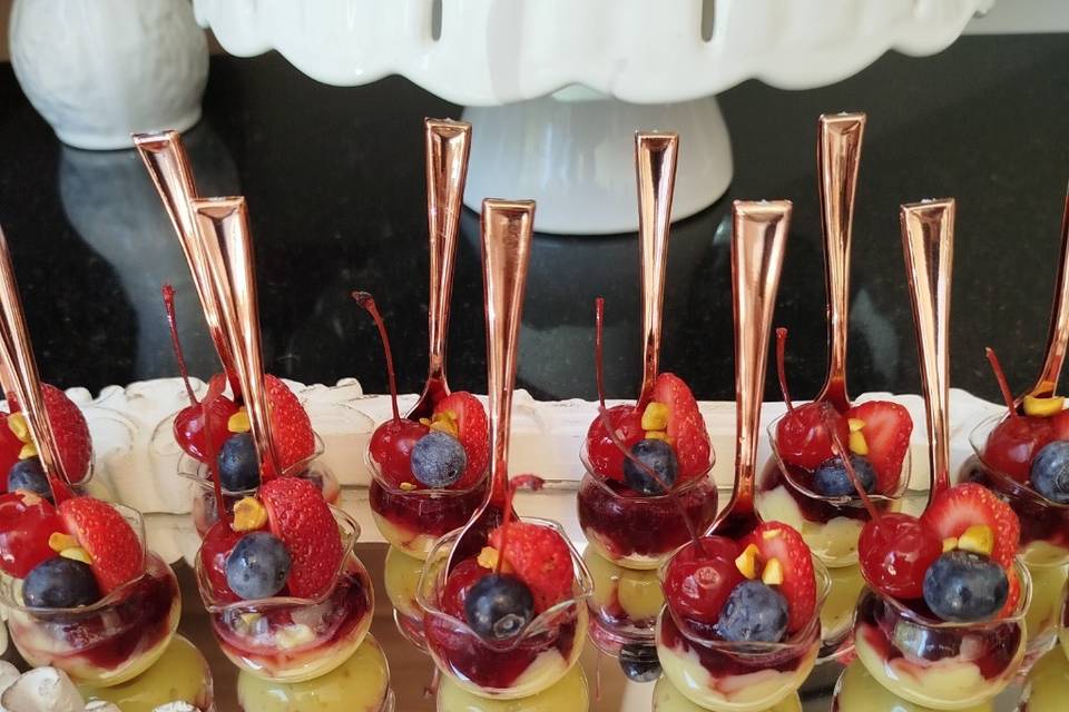 Verrine pistache c/frutas verm