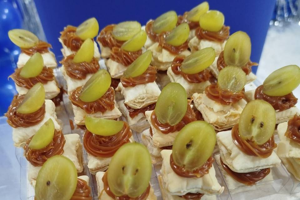 Mil folhas doce de leite c/uva