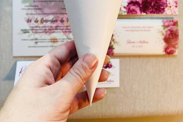 Cone, em papel Couche