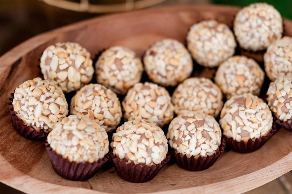 Brigadeiro de amendoim com cho