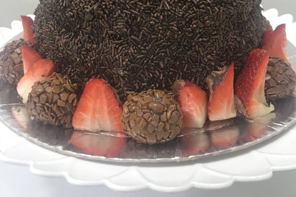 Bolo Brigadeiro com Morango