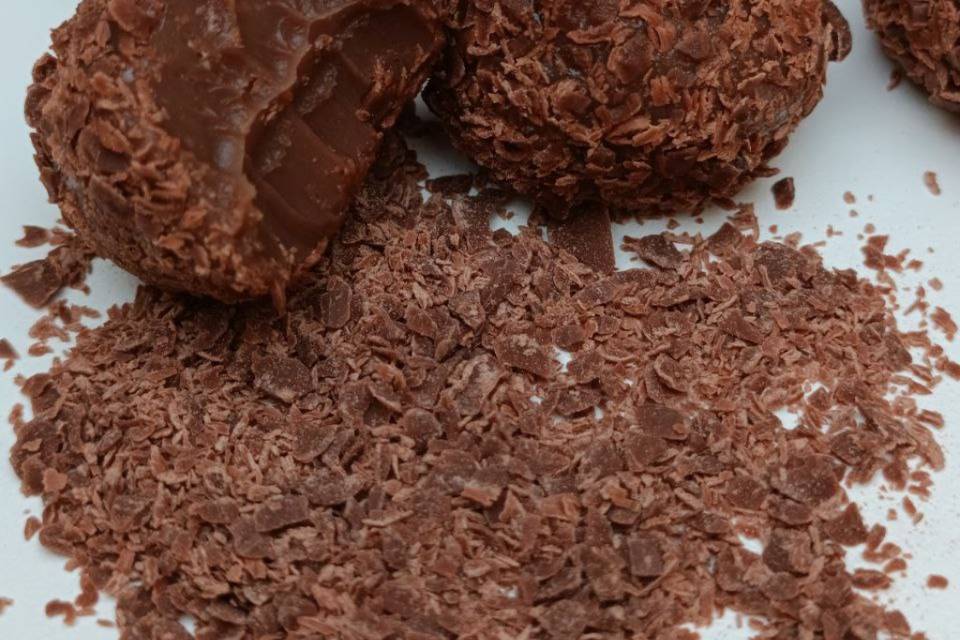 Brigadeiro com lascas de choco