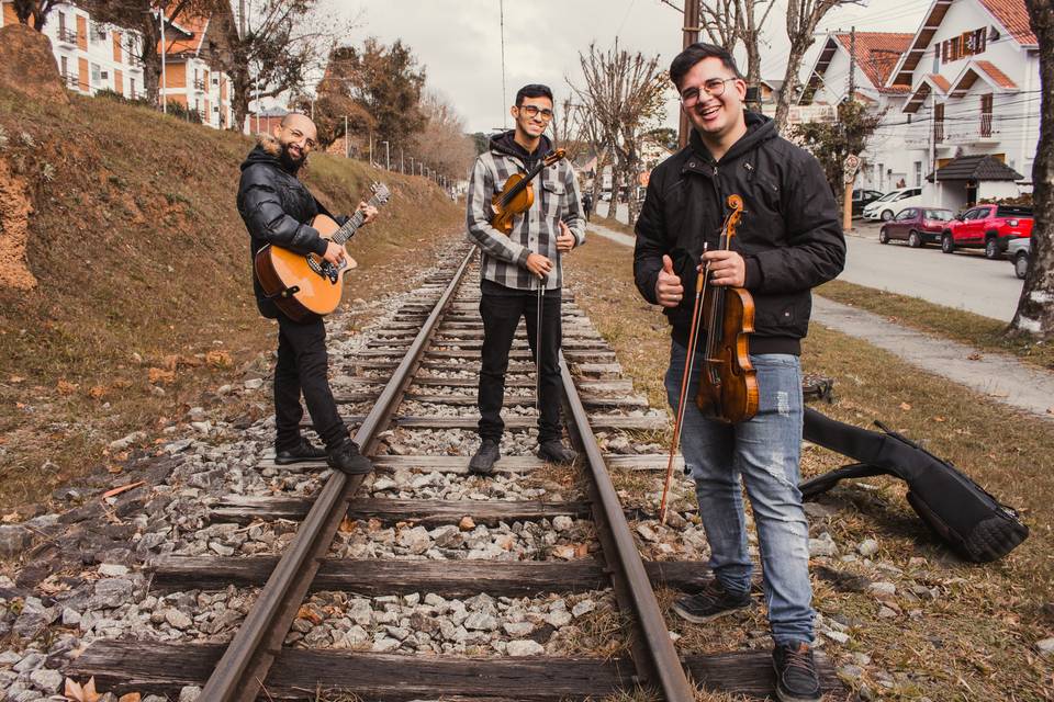 2 Violinos & Violão