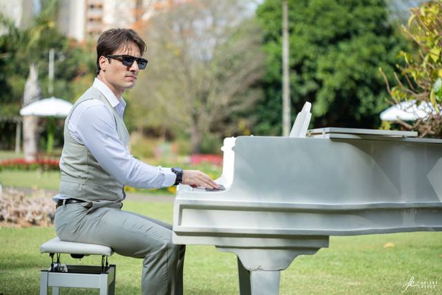 Cerimonia no campo com piano