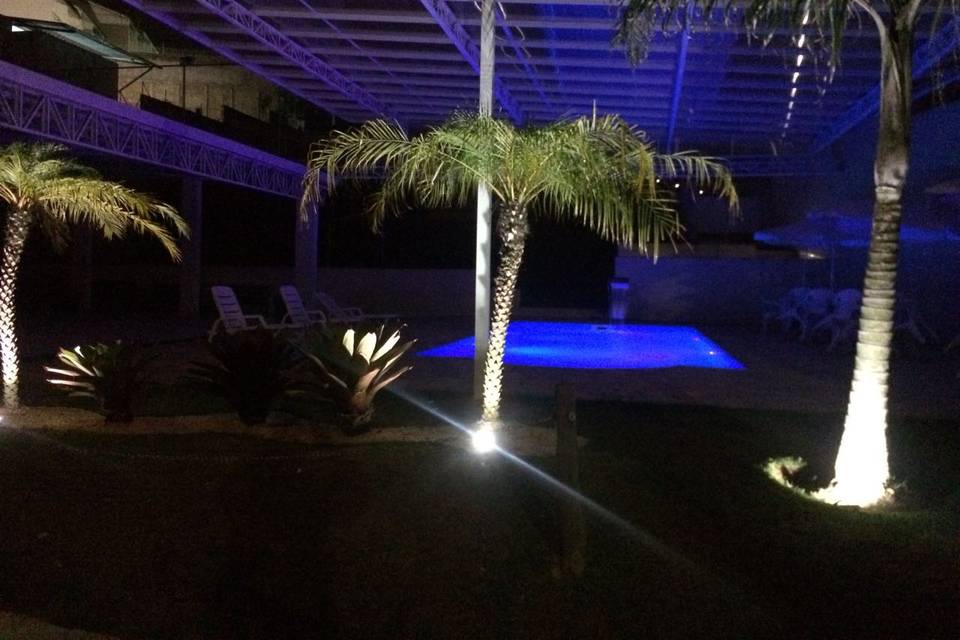 Visao da Piscina a noite