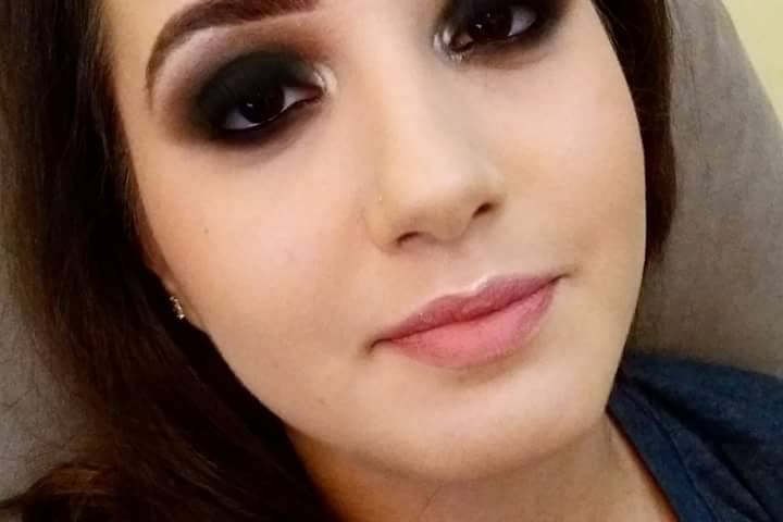 Make Smokey Eyes