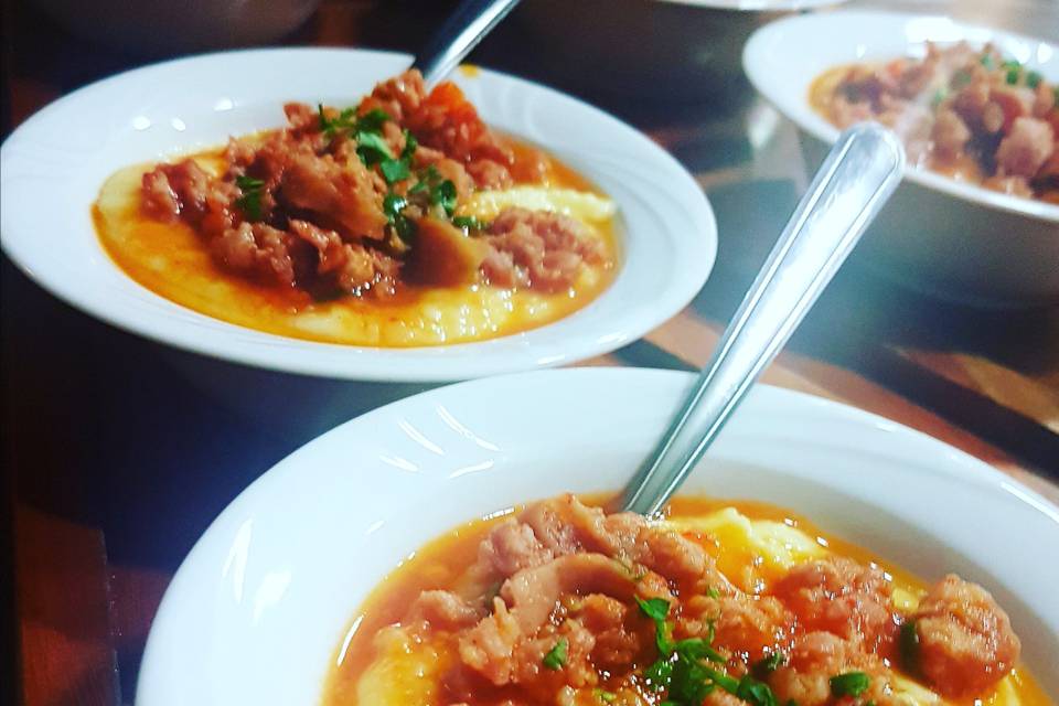 Polenta com linguiça