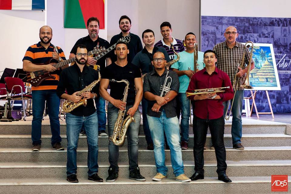 Banda Com Metais