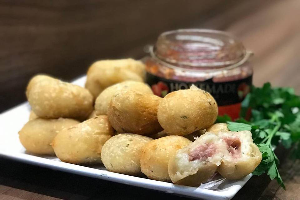 Bolinho de aipim c carne seca