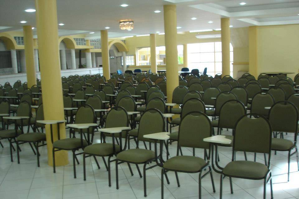 Salão organizado para um reunião