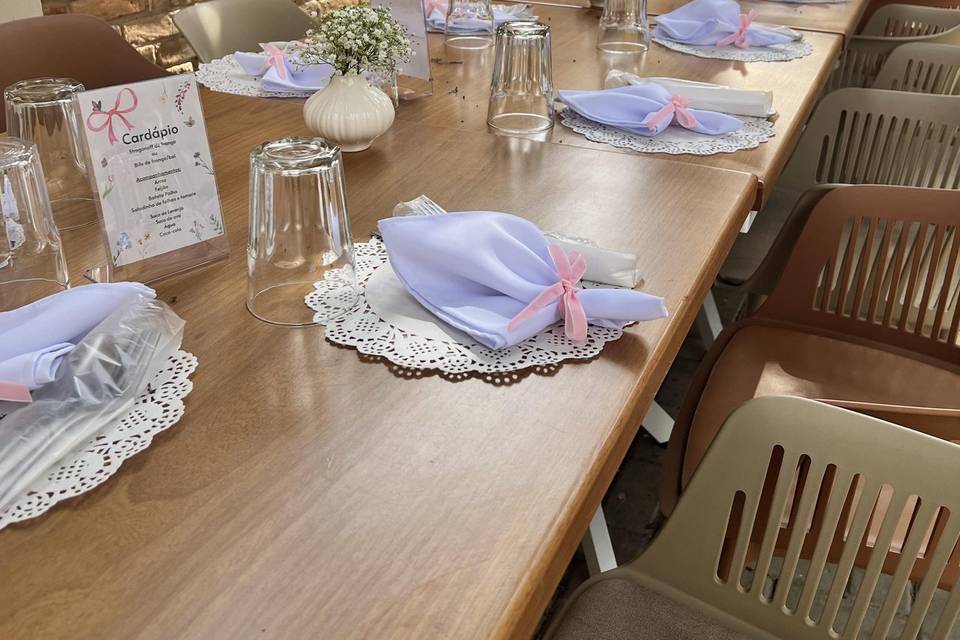 Mesa composta de detalhes