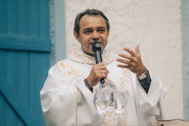 Padre José Ricardo - Celebrante