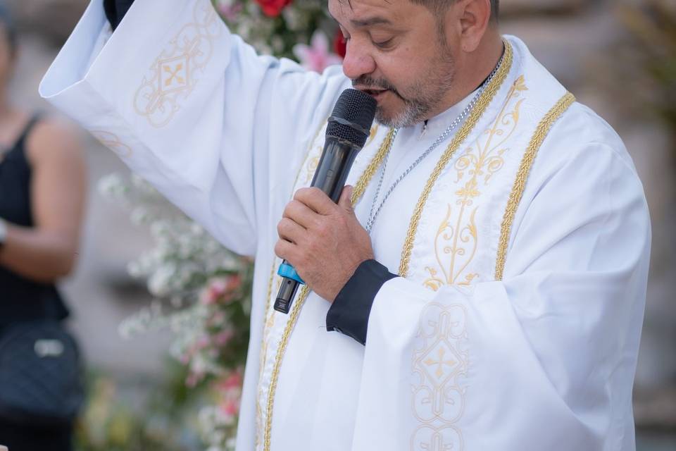 Celebrante Padre Jose Ricardo