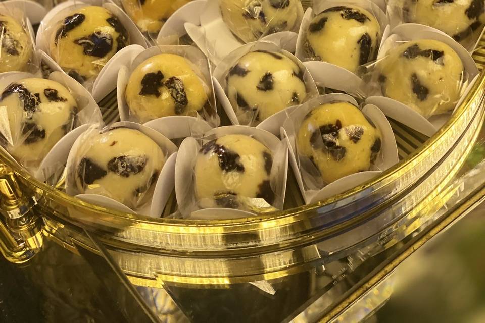 Crocante de coco com ameixa