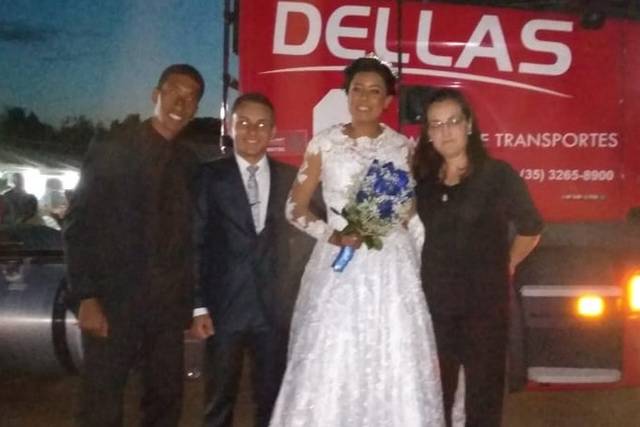 Equipe e noivos: três pontas