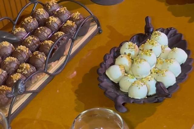 Bombom de pistache e caramelo