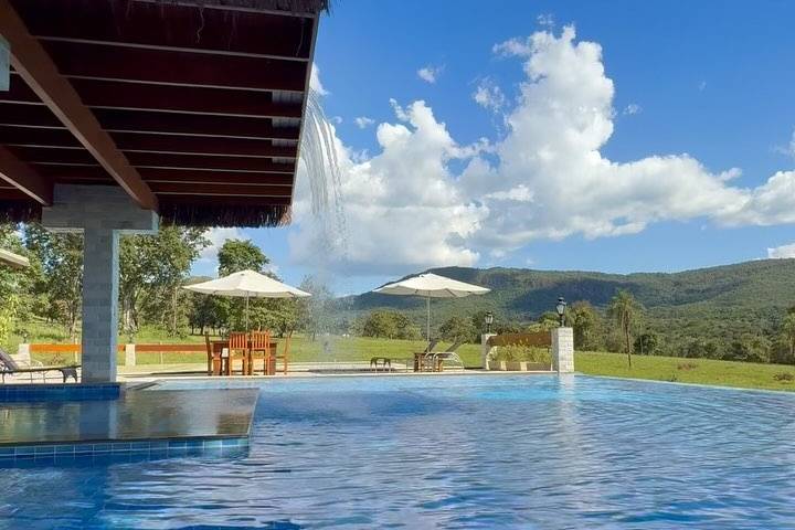 Piscina com borda infinita