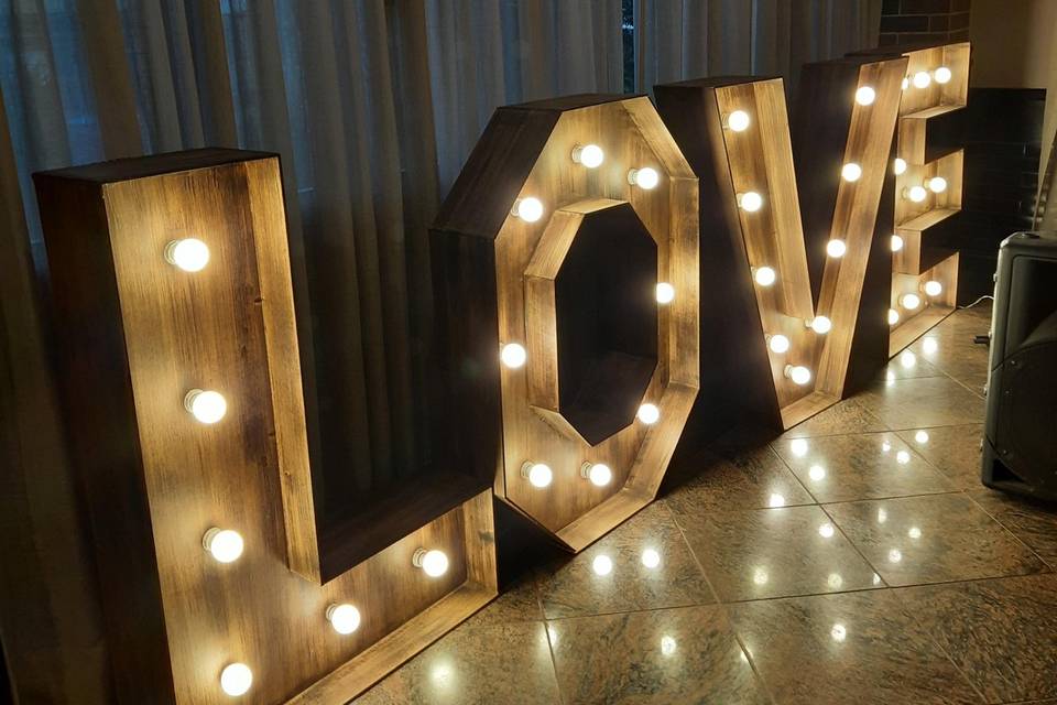 Love de led locação