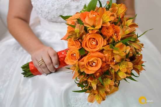 O belíssimo bouquet, na cor laranja