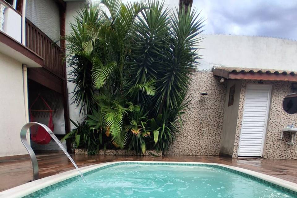 Piscina com hidro e cascata