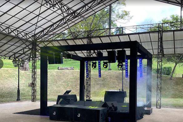 Palco, sonorização e iluminação