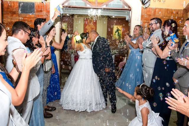 Chuva de bolinhas de sabão.