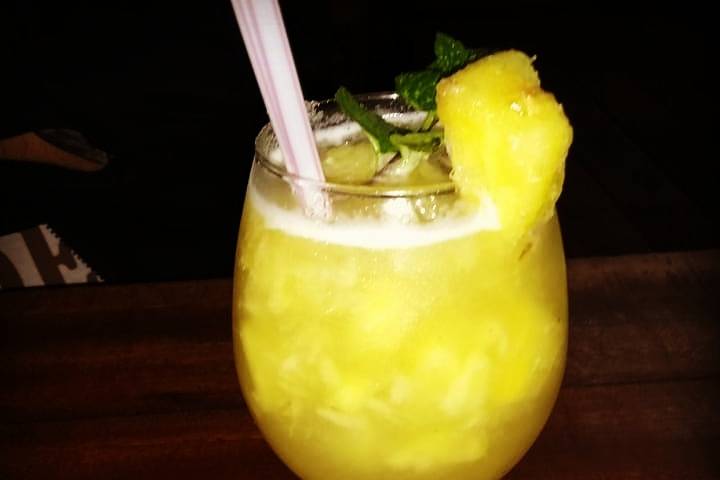 Caipirinha de abacaxi