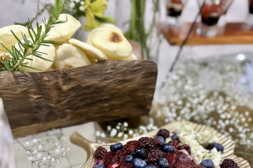 Gorgonzola e frutas vermelhas