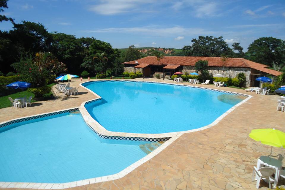 Piscina e salão