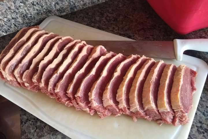 Contra filé fatiado