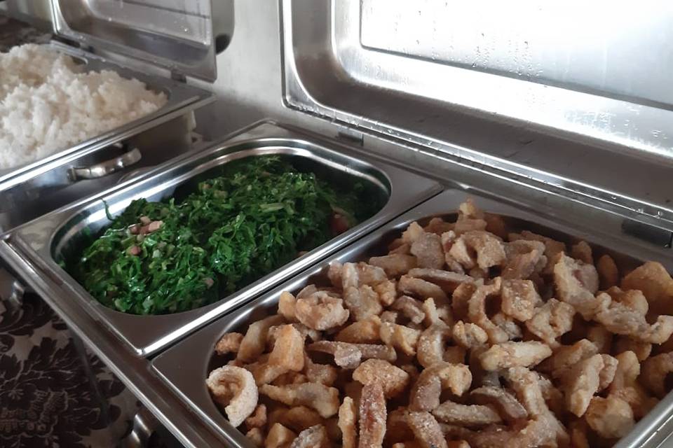 Arroz, couve e torresmo