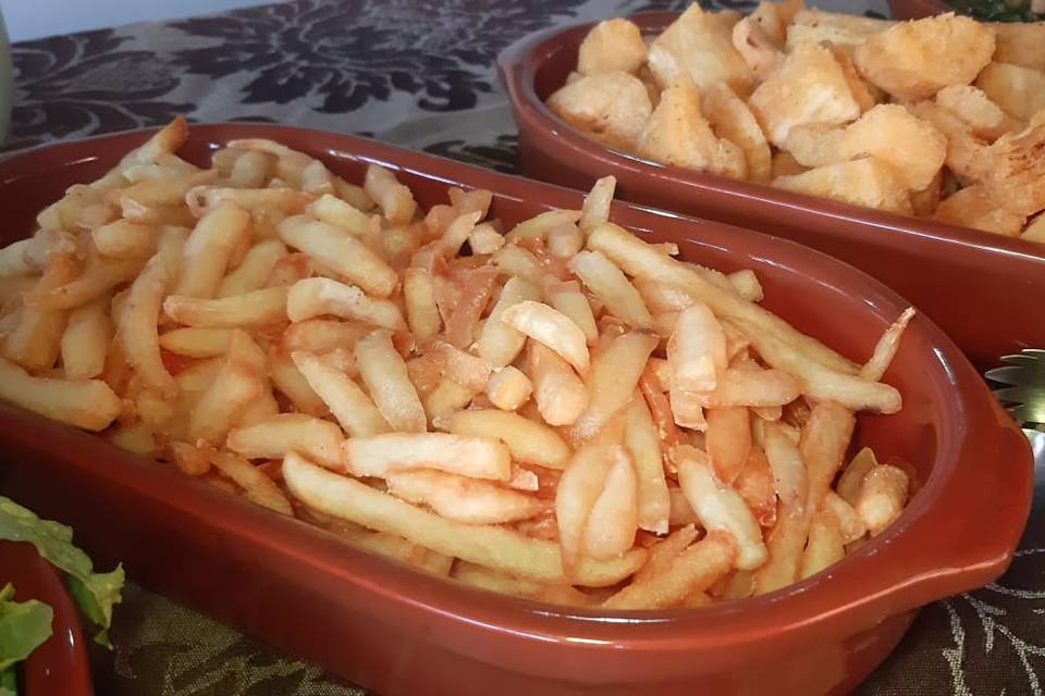 Batata e mandioca frita