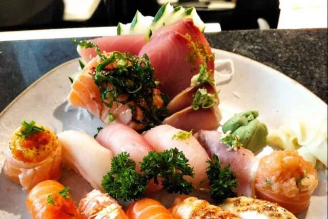 Niguiri e sashimi variados