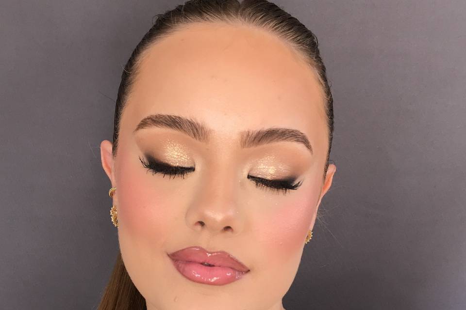 Make soft glam
