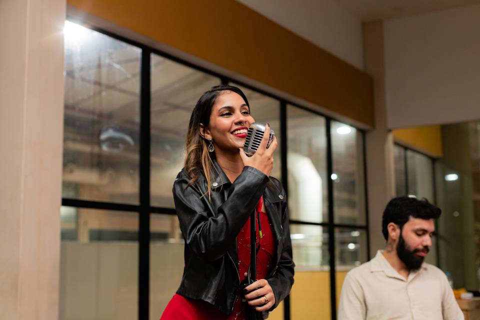 Ravena Monteiro – Cantora