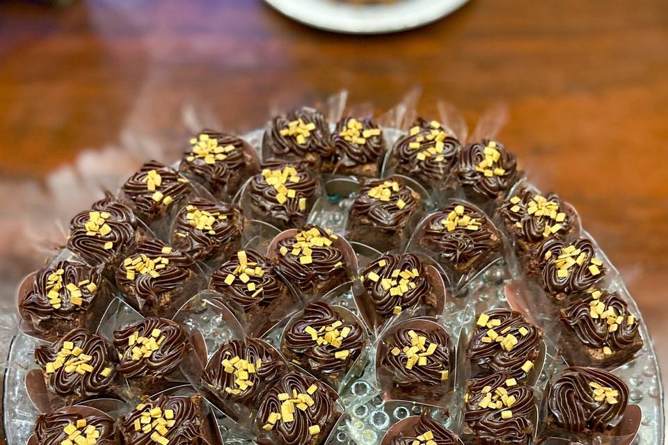 Mini brownie com brigadeiro