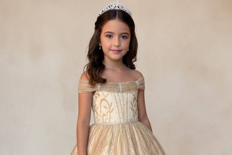 MODELO MISS DOURADO