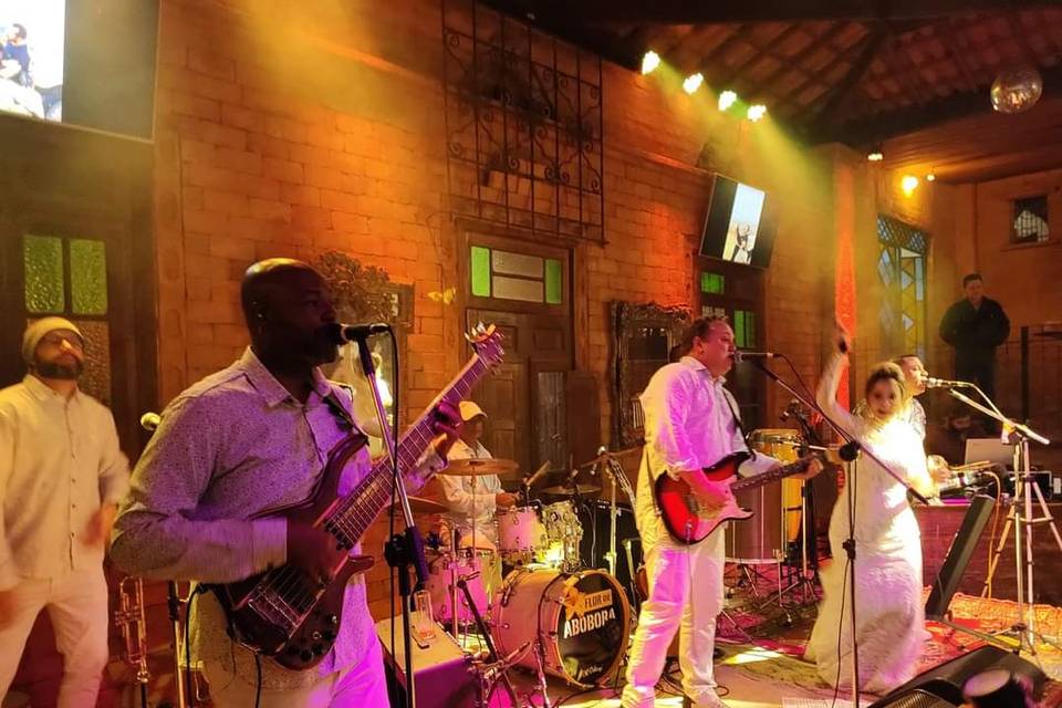Espaço para bandas/DJ