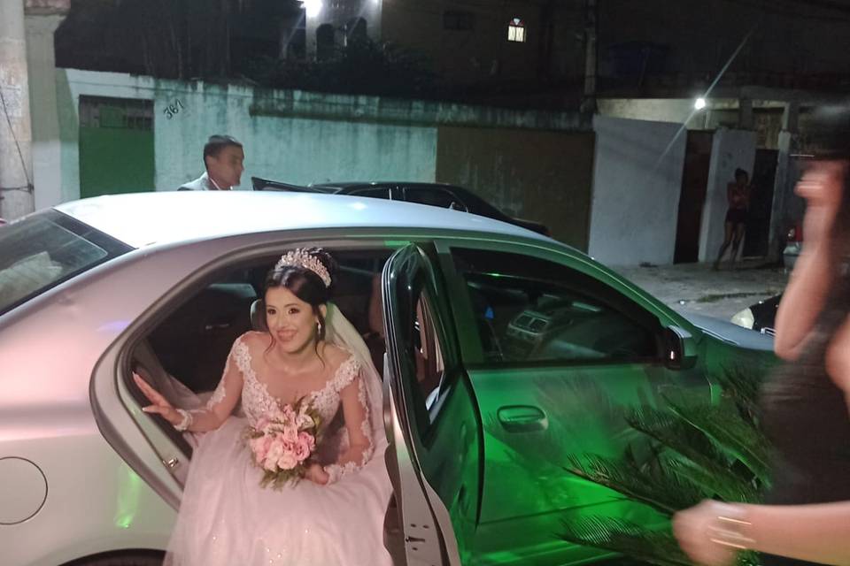 Recebendo a noiva no carro
