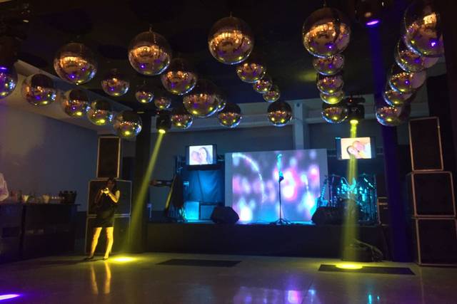 Boate 30 globos com painel