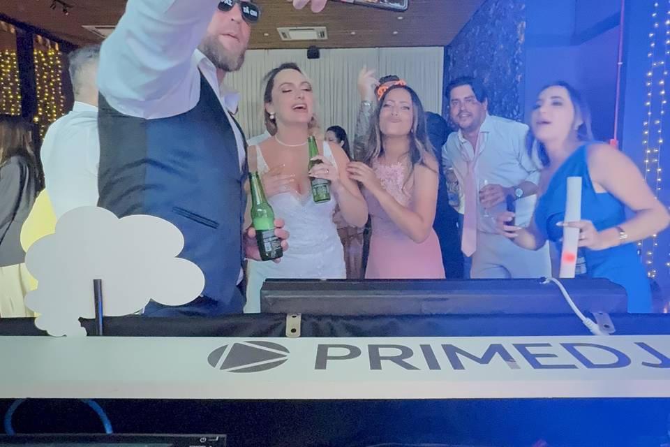 Noiva se divertindo