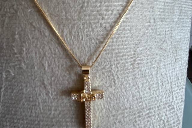 Colar crucifixo