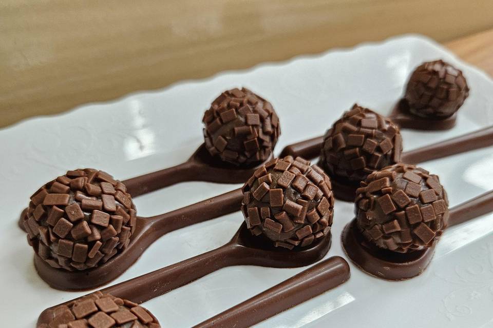 Brigadeiro na colher de chocolate