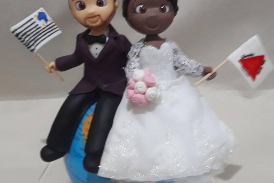 Casal com globo terrestre