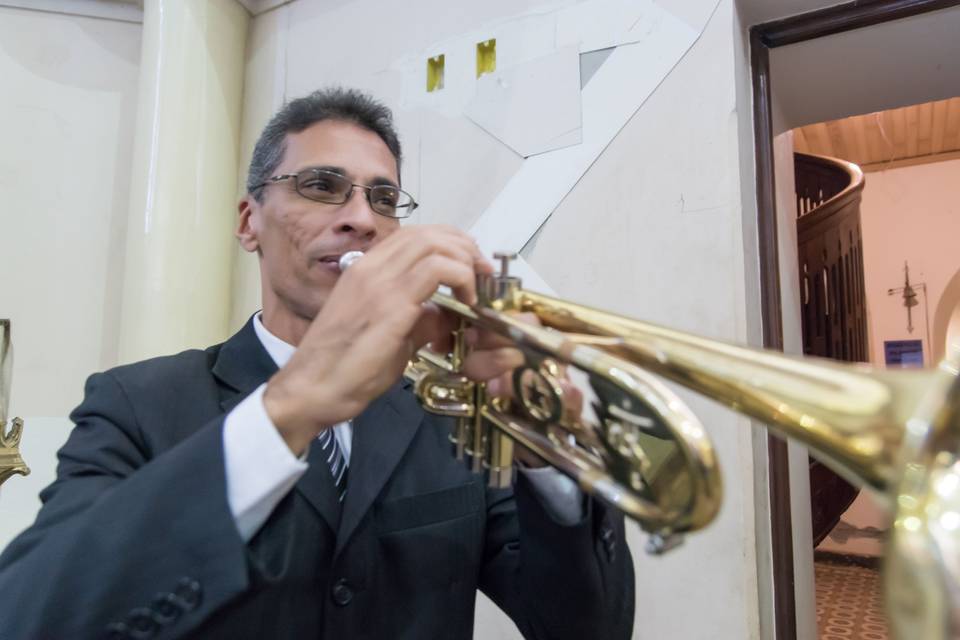 Charles amaral trompetista