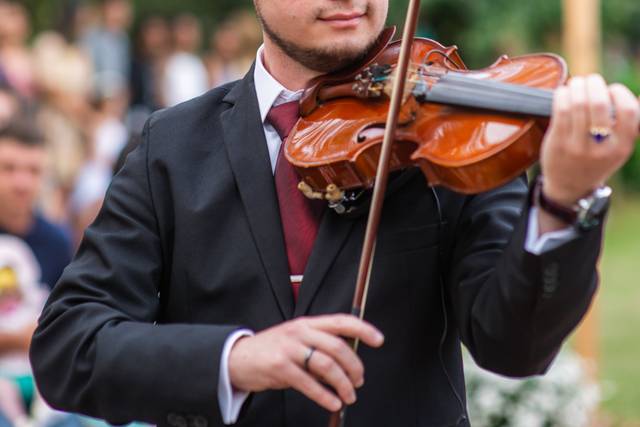 Violinista Isaac Cainã