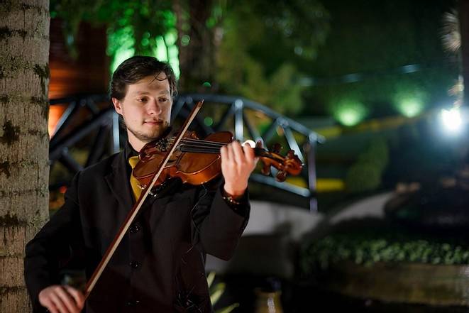 Violinista Isaac Cainã