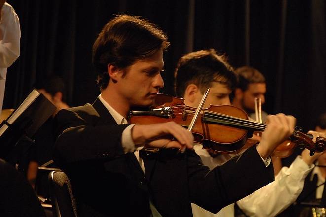 Violinista Isaac Cainã