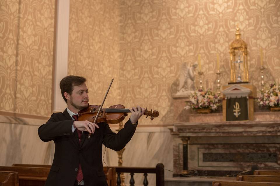 Violinista Isaac Cainã