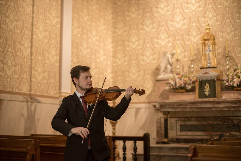 Violinista Isaac Cainã